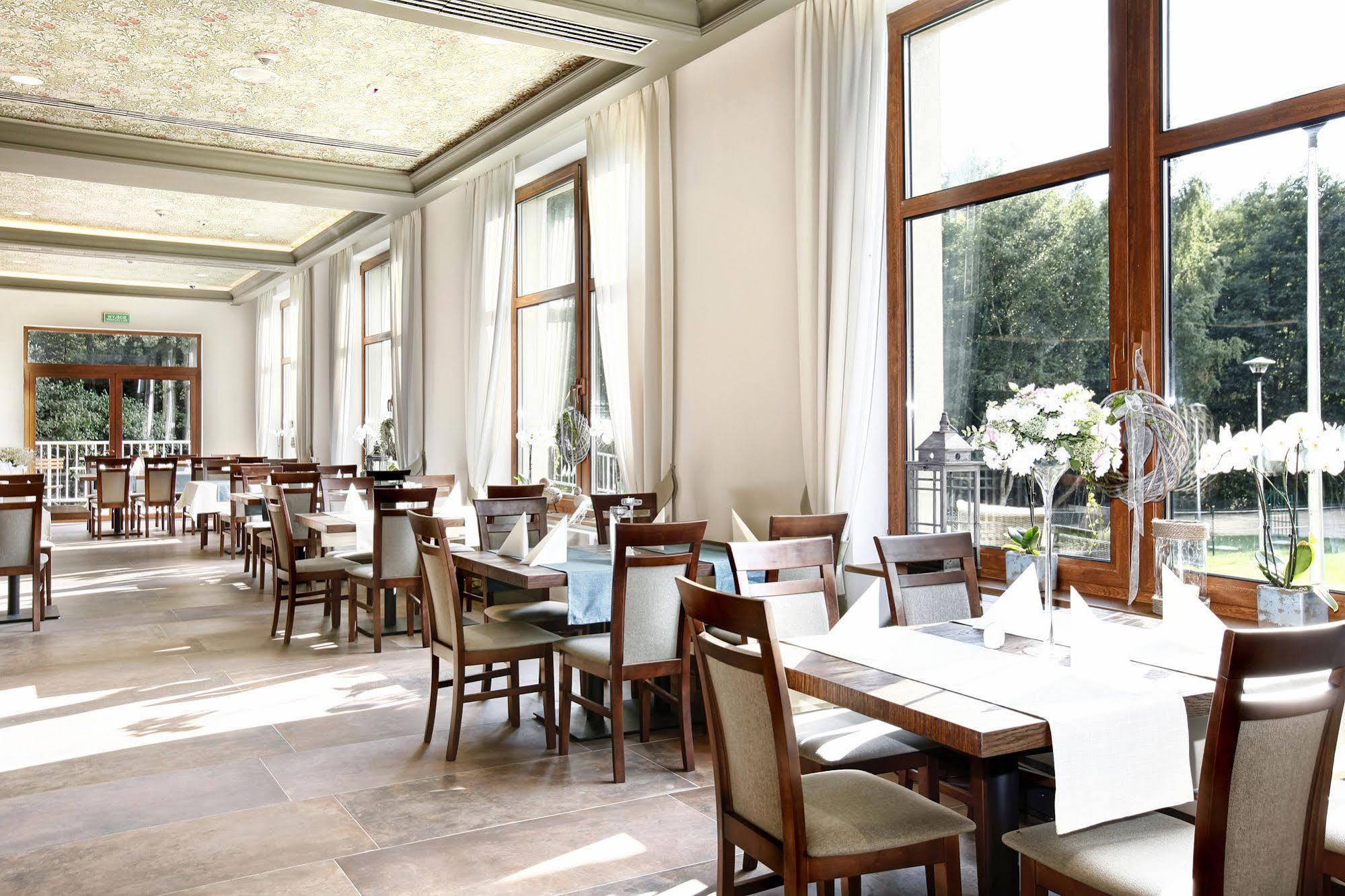 Hotel Aubrecht Country Spa Resort Przechlewo Bagian luar foto