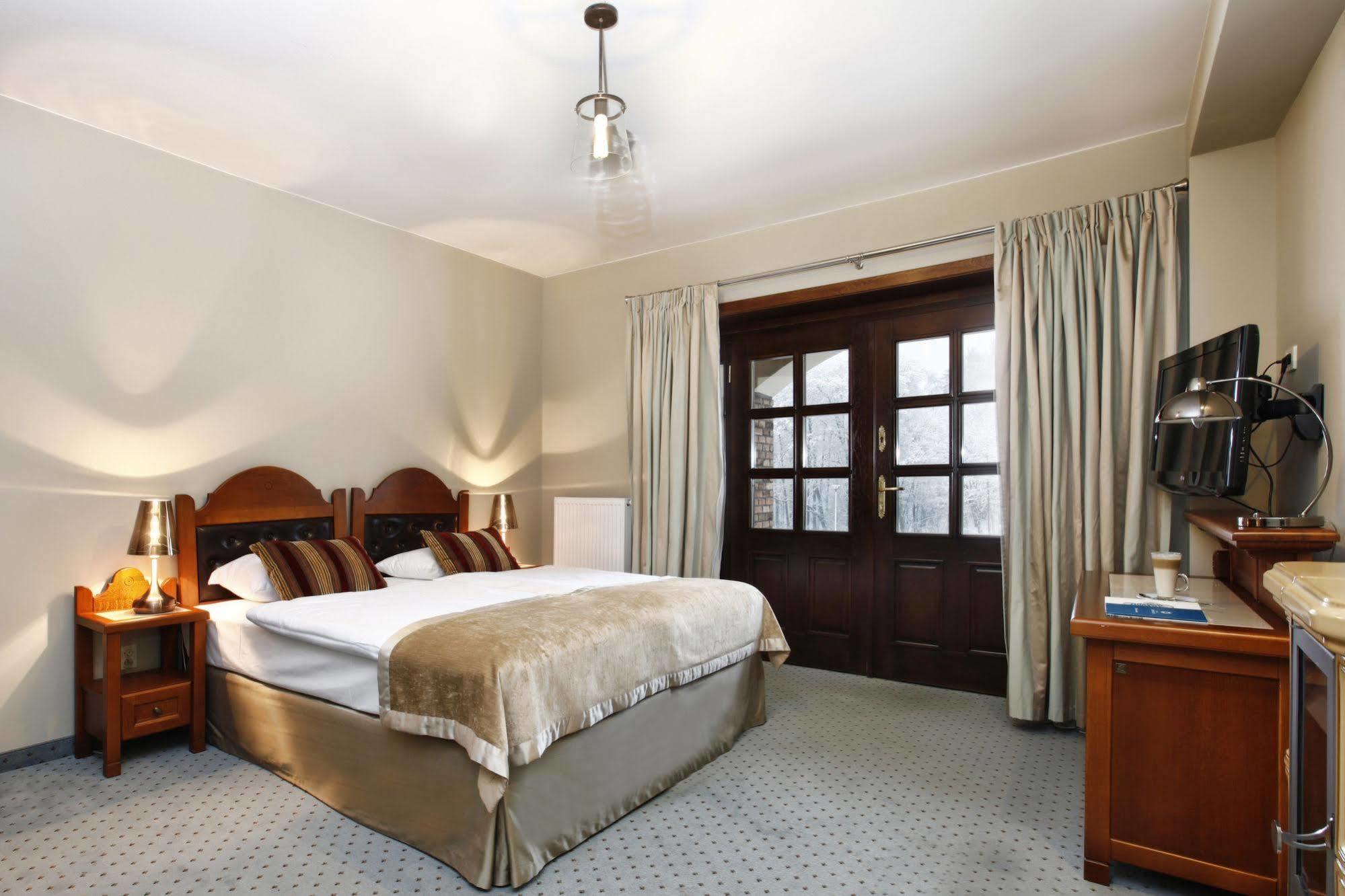 Hotel Aubrecht Country Spa Resort Przechlewo Bagian luar foto